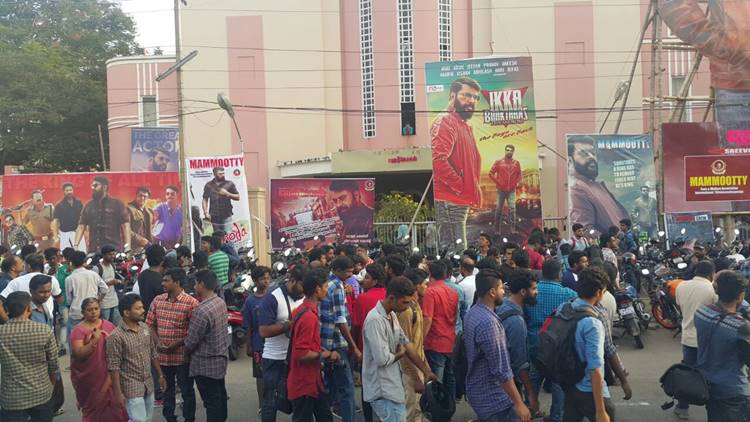 The great Father, ദി ഗ്രേറ്റ് ഫാദർ, Mammootty, Mammootty Fans, Kerala Film Fans, ദി ഗ്രേറ്റ് ഫാദർ റിലീസ്, The great Father Release