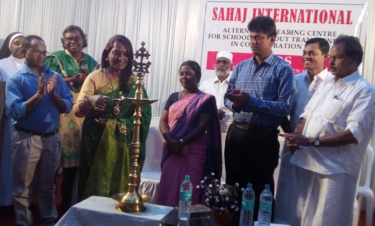 Transgender, Vijayaraja Mallika, mother accepted transgender, ട്രാൻസ്ജെന്റർ, ട്രാൻസ്ജെന്റർ ആക്ടിവിസ്റ്റ്, വിജയരാജ മല്ലിക, ട്രാൻസ്ജെന്റർ അമ്മ