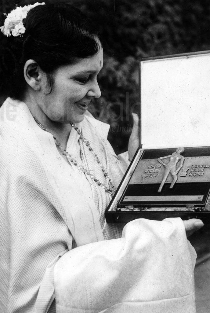 Devika Rani receives Dada Saheb Phalke Award