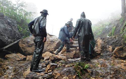 rescue operation in plundudi resort in munnar