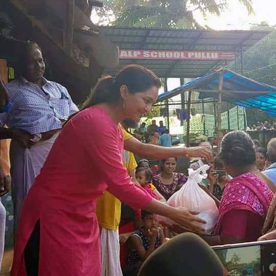Rebuilding Kerala Manju Warrier at Pullu Relief Camp