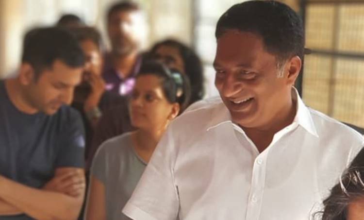 Prakash Raj, പ്രകാശ് രാജ്, narendra modi, നരേന്ദ്രമോദി, fan, ആരാധിക, kashmir, കശ്മീര് , bjp, ബിജെപി