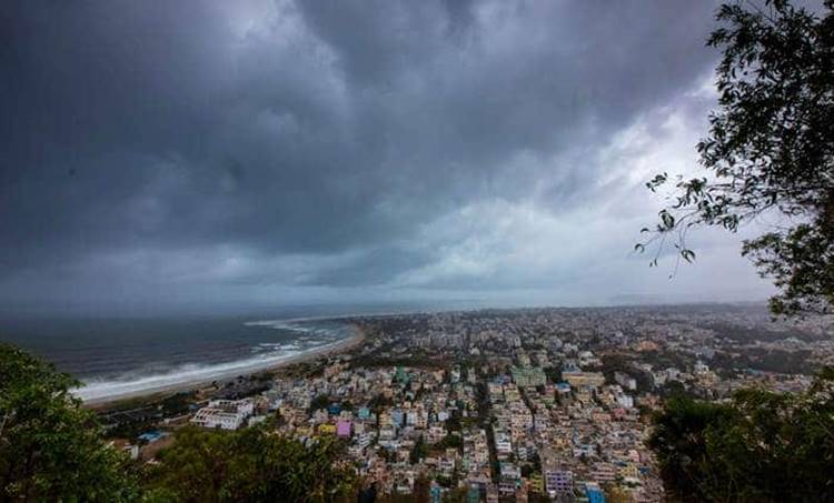 cyclone fani, സൈക്ലോൺ ഫോനി, ഫോനി ചുഴലിക്കാറ്റ്, cyclone fani live, cyclone fani news, weather today, today weather, imd weather forecast, weather report, weather warning, red alert in tamilnadu today, cyclone fani, cyclone fani in chennai, weather report today, weather forecast, weather forecast today, weather forecast report, weather forecast today in delhi, delhi weather, imd weather forecast, imd weather forecast today, imd weather forecast today delhi