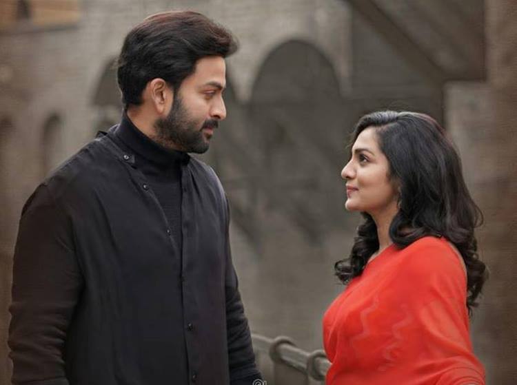 Omar Lulu, Roshni Dinakar, ഒമർ ലുലു, റോഷ്നി ദിനകർ, Omar Lulu produce movie, Roshni Dinakar latest films, Oru Adar Love, My Story, മൈ സ്റ്റോറി, ഒരു അഡാർ ലവ്വ്, IE Malayalam, Indian express Malayalam, ഇന്ത്യൻ എക്സ്പ്രസ് മലയാളം