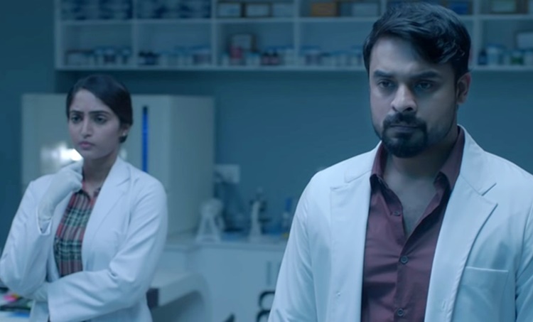 Forensic, Forensic Teaser, Forensic movie Teaser, ഫോറൻസിക്, ഫോറൻസിക് ടീസർ, Tovino Thomas, Mamta Mohandas, ടൊവിനോ തോമസ്, മംമ്ത മോഹൻദാസ്, Indian express malayalam, IE Malayalam, ഇന്ത്യൻ എക്സ്പ്രസ് മലയാളം, ഐ ഇ മലയാളം