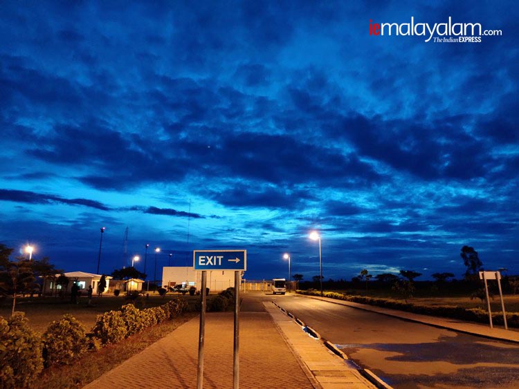 Travelogue, യാത്രാ വിവരണം, Kenya, കെനിയ, Kakamega, കാകമേഗ, Nairobi, നയ്രോബി, Kisumu, കിസുമു, kilimanjaro, കിളിമഞ്ചോരോ, Uganda, ഉഗാണ്ട, Africa, ആഫ്രിക്ക, Crying Stone, കരയുന്ന കല്ല്, Equator line, ഭൂമധ്യരേഖ, Ikolomani, ഇക്കോളോമണി, Swahili സ്വാഹിലി, Luhya tribe, ലുഹ്യ ഗോത്രം, Lake Victoria, വിക്ടോറിയ തടാകം, ie malayalam, ഐഇ മലയാളം