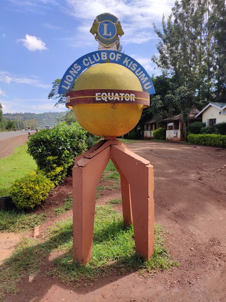 Travelogue, യാത്രാ വിവരണം, Kenya, കെനിയ, Kakamega, കാകമേഗ, Nairobi, നയ്രോബി, Kisumu, കിസുമു, kilimanjaro, കിളിമഞ്ചോരോ, Uganda, ഉഗാണ്ട, Africa, ആഫ്രിക്ക, Crying Stone, കരയുന്ന കല്ല്, Equator line, ഭൂമധ്യരേഖ, Ikolomani, ഇക്കോളോമണി, Swahili സ്വാഹിലി, Luhya tribe, ലുഹ്യ ഗോത്രം, Lake Victoria, വിക്ടോറിയ തടാകം, ie malayalam, ഐഇ മലയാളം
