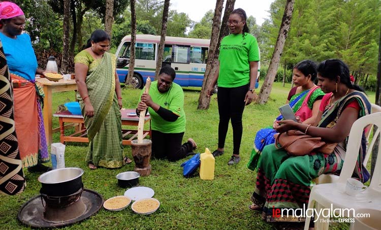 Travelogue, യാത്രാ വിവരണം, Kenya, കെനിയ, Kakamega, കാകമേഗ, Nairobi, നയ്രോബി, Kisumu, കിസുമു, kilimanjaro, കിളിമഞ്ചോരോ, Uganda, ഉഗാണ്ട, Africa, ആഫ്രിക്ക, Crying Stone, കരയുന്ന കല്ല്, Equator line, ഭൂമധ്യരേഖ, Ikolomani, ഇക്കോളോമണി, Swahili സ്വാഹിലി, Luhya tribe, ലുഹ്യ ഗോത്രം, Lake Victoria, വിക്ടോറിയ തടാകം, ie malayalam, ഐഇ മലയാളം