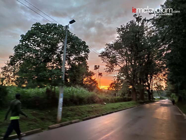 Travelogue, യാത്രാ വിവരണം, Kenya, കെനിയ, Kakamega, കാകമേഗ, Nairobi, നയ്രോബി, Kisumu, കിസുമു, kilimanjaro, കിളിമഞ്ചോരോ, Uganda, ഉഗാണ്ട, Africa, ആഫ്രിക്ക, Crying Stone, കരയുന്ന കല്ല്, Equator line, ഭൂമധ്യരേഖ, Ikolomani, ഇക്കോളോമണി, Swahili സ്വാഹിലി, Luhya tribe, ലുഹ്യ ഗോത്രം, Lake Victoria, വിക്ടോറിയ തടാകം, ie malayalam, ഐഇ മലയാളം