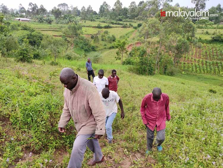 Travelogue, യാത്രാ വിവരണം, Kenya, കെനിയ, Kakamega, കാകമേഗ, Nairobi, നയ്രോബി, Kisumu, കിസുമു, kilimanjaro, കിളിമഞ്ചോരോ, Uganda, ഉഗാണ്ട, Africa, ആഫ്രിക്ക, Crying Stone, കരയുന്ന കല്ല്, Equator line, ഭൂമധ്യരേഖ, Ikolomani, ഇക്കോളോമണി, Swahili സ്വാഹിലി, Luhya tribe, ലുഹ്യ ഗോത്രം, Lake Victoria, വിക്ടോറിയ തടാകം, ie malayalam, ഐഇ മലയാളം