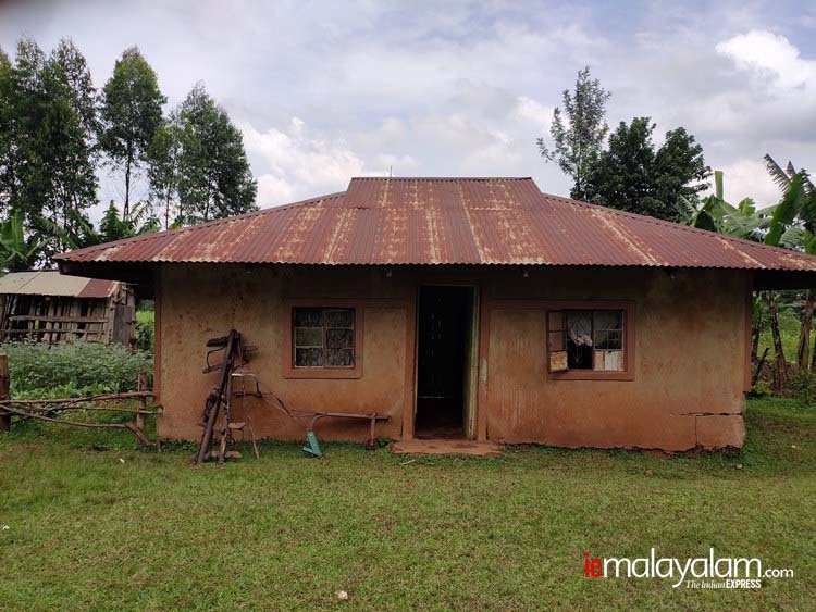 Travelogue, യാത്രാ വിവരണം, Kenya, കെനിയ, Kakamega, കാകമേഗ, Nairobi, നയ്രോബി, Kisumu, കിസുമു, kilimanjaro, കിളിമഞ്ചോരോ, Uganda, ഉഗാണ്ട, Africa, ആഫ്രിക്ക, Crying Stone, കരയുന്ന കല്ല്, Equator line, ഭൂമധ്യരേഖ, Ikolomani, ഇക്കോളോമണി, Swahili സ്വാഹിലി, Luhya tribe, ലുഹ്യ ഗോത്രം, Lake Victoria, വിക്ടോറിയ തടാകം, ie malayalam, ഐഇ മലയാളം