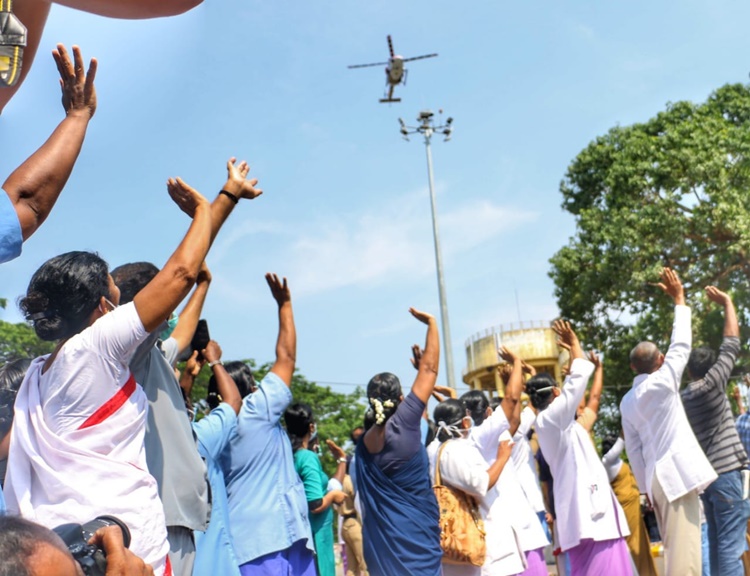 navy, നാവിക സേന, southern Naval Command, ദക്ഷിണ നാവിക കമാൻഡ്, air force, വ്യോമ സേന, sothern air force, ദക്ഷിണ വ്യോമ സേന, coast guard, തീര രക്ഷാ സേന, lockdown, health workers,ആരോഗ്യ പ്രവർത്തകർ, ലോക്ക്ഡൗൺ, ലോക്ക്ഡൗൺ, coronavirus, കൊറോണ വൈറസ്, covid, കോവിഡ്, covid-19, കോവിഡ്-19, coronavirus in india, കൊറോണ വൈറസ് ഇന്ത്യയിൽ, coronavirus in kerala, coronavirus kerala, കൊറോണ വൈറസ് കേരളത്തിൽ, coronavirus news, കൊറോണ വൈറസ് വാർത്തകൾ, coronavirus update, coronavirus latest, coronavirus latest news,കൊറോണ വൈറസ് ലേറ്റസ്റ്റ്,iemalayalam, ഐഇ മലയാളം