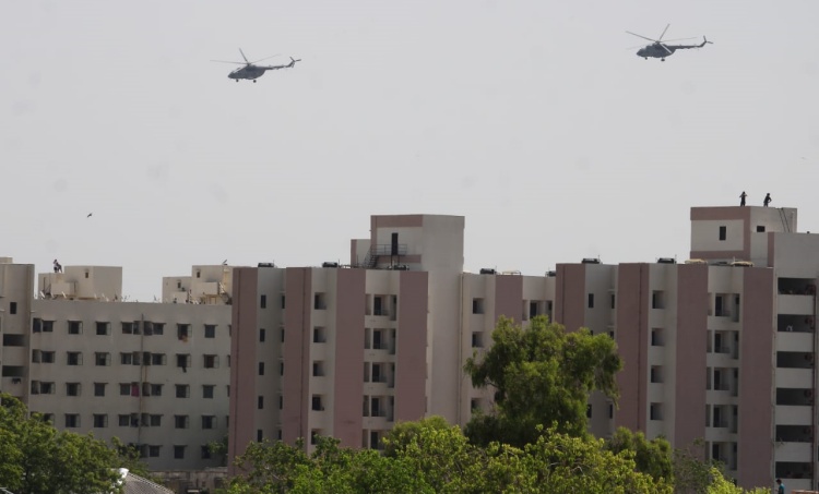 navy, നാവിക സേന, southern Naval Command, ദക്ഷിണ നാവിക കമാൻഡ്, air force, വ്യോമ സേന, sothern air force, ദക്ഷിണ വ്യോമ സേന, coast guard, തീര രക്ഷാ സേന, lockdown, health workers,ആരോഗ്യ പ്രവർത്തകർ, ലോക്ക്ഡൗൺ, ലോക്ക്ഡൗൺ, coronavirus, കൊറോണ വൈറസ്, covid, കോവിഡ്, covid-19, കോവിഡ്-19, coronavirus in india, കൊറോണ വൈറസ് ഇന്ത്യയിൽ, coronavirus in kerala, coronavirus kerala, കൊറോണ വൈറസ് കേരളത്തിൽ, coronavirus news, കൊറോണ വൈറസ് വാർത്തകൾ, coronavirus update, coronavirus latest, coronavirus latest news,കൊറോണ വൈറസ് ലേറ്റസ്റ്റ്,iemalayalam, ഐഇ മലയാളം
