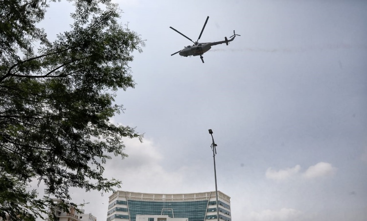 navy, നാവിക സേന, southern Naval Command, ദക്ഷിണ നാവിക കമാൻഡ്, air force, വ്യോമ സേന, sothern air force, ദക്ഷിണ വ്യോമ സേന, coast guard, തീര രക്ഷാ സേന, lockdown, health workers,ആരോഗ്യ പ്രവർത്തകർ, ലോക്ക്ഡൗൺ, ലോക്ക്ഡൗൺ, coronavirus, കൊറോണ വൈറസ്, covid, കോവിഡ്, covid-19, കോവിഡ്-19, coronavirus in india, കൊറോണ വൈറസ് ഇന്ത്യയിൽ, coronavirus in kerala, coronavirus kerala, കൊറോണ വൈറസ് കേരളത്തിൽ, coronavirus news, കൊറോണ വൈറസ് വാർത്തകൾ, coronavirus update, coronavirus latest, coronavirus latest news,കൊറോണ വൈറസ് ലേറ്റസ്റ്റ്,iemalayalam, ഐഇ മലയാളം