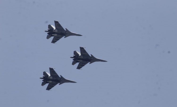navy, നാവിക സേന, southern Naval Command, ദക്ഷിണ നാവിക കമാൻഡ്, air force, വ്യോമ സേന, sothern air force, ദക്ഷിണ വ്യോമ സേന, coast guard, തീര രക്ഷാ സേന, lockdown, health workers,ആരോഗ്യ പ്രവർത്തകർ, ലോക്ക്ഡൗൺ, ലോക്ക്ഡൗൺ, coronavirus, കൊറോണ വൈറസ്, covid, കോവിഡ്, covid-19, കോവിഡ്-19, coronavirus in india, കൊറോണ വൈറസ് ഇന്ത്യയിൽ, coronavirus in kerala, coronavirus kerala, കൊറോണ വൈറസ് കേരളത്തിൽ, coronavirus news, കൊറോണ വൈറസ് വാർത്തകൾ, coronavirus update, coronavirus latest, coronavirus latest news,കൊറോണ വൈറസ് ലേറ്റസ്റ്റ്,iemalayalam, ഐഇ മലയാളം