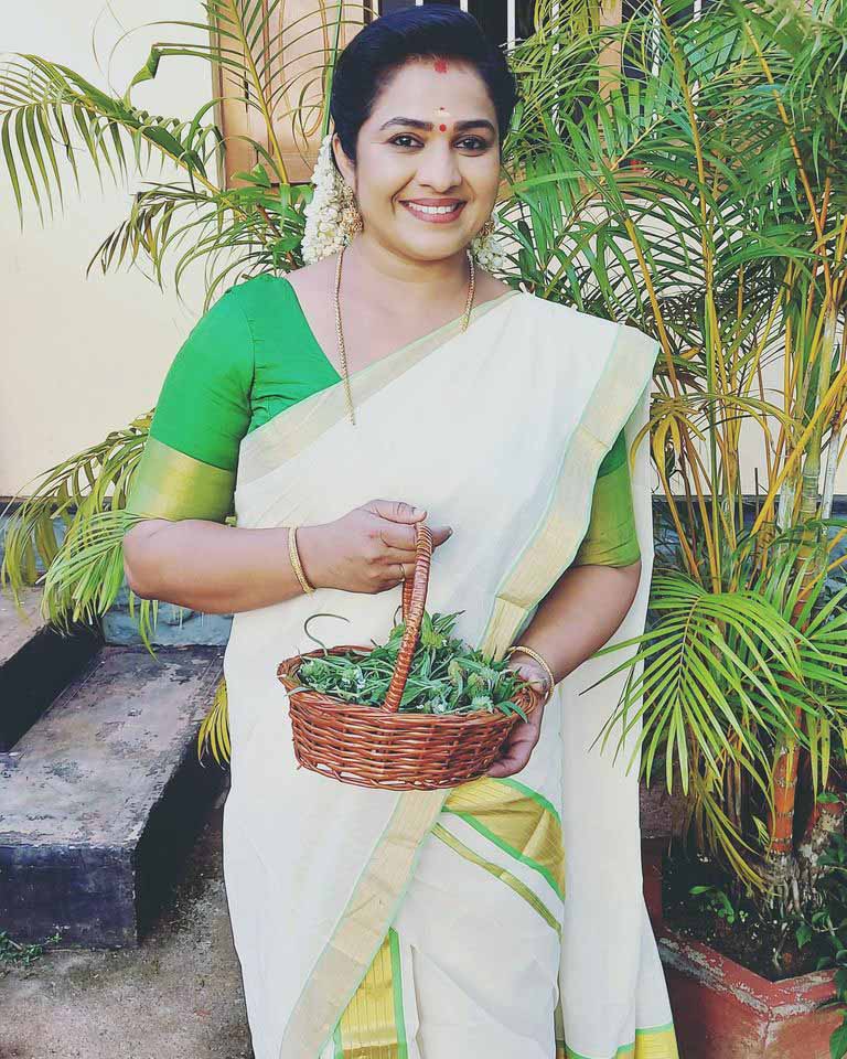 vanambadi serial, vanambadi serial yesterday episode, vanambadi serial hotstar, vanambadi serial yesterday episode hotstar live, vanambadi serial today, vanambadi serial today episode, vanambadi serial songs, vanambadi serial live, vanambadi serial actress age, Uma Nair, Uma Nair interview, Vanambadi, serial actress uma nair, Onam, Onam 2020, ഓണം 2020, ഉമ നായർ, സീരിയൽ താരം ഉമ നായർ, വാനമ്പാടി സീരിയിൽ, Indian express malayalam, IE malayalam