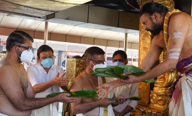Sabarimala, ശബരിമല, Makaravilakku, മകരവിളക്ക്, Sabarimala closes, ശബരിമല നട അടയ്ക്കും, iemalayalam, ഐഇ മലയാളം