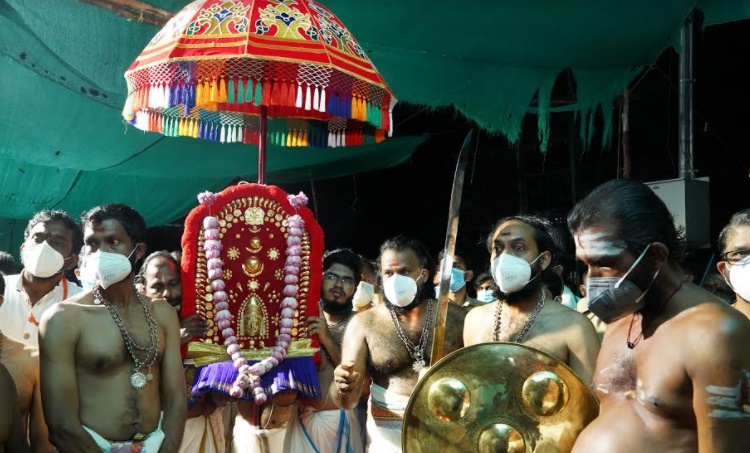 Sabarimala, ശബരിമല, Makaravilakku, മകരവിളക്ക്, Sabarimala closes, ശബരിമല നട അടയ്ക്കും, iemalayalam, ഐഇ മലയാളം